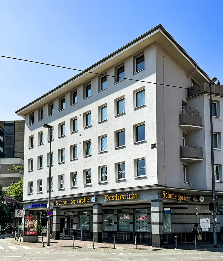 Auf dem Foto ist die Gebäude der Sprachschule an der Bockenheimer Warte in Frankfurt am Main zu sehen.