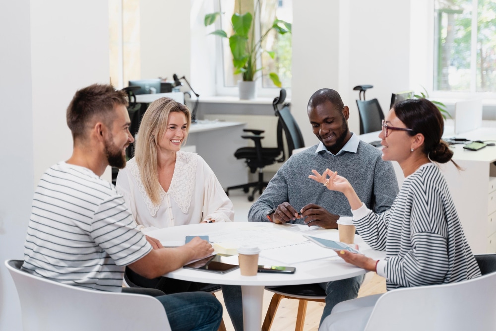 Lehrkräfte informieren Interessenten in der offenen Sprechstunde